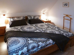 Schlafzimmer 1 mit Doppelbett-Inselpanorama-Pellworm